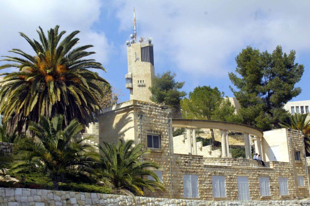 Amphithéâtre et la tour de l'Université de Jérusalem