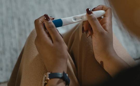 Des chercheurs de l’Université réinventent les tests de grossesse : Une méthode innovante à base de salive